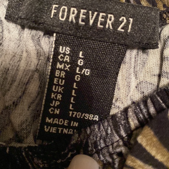 Crop Top by Forever 21. | Size L - Picture 3 of 5